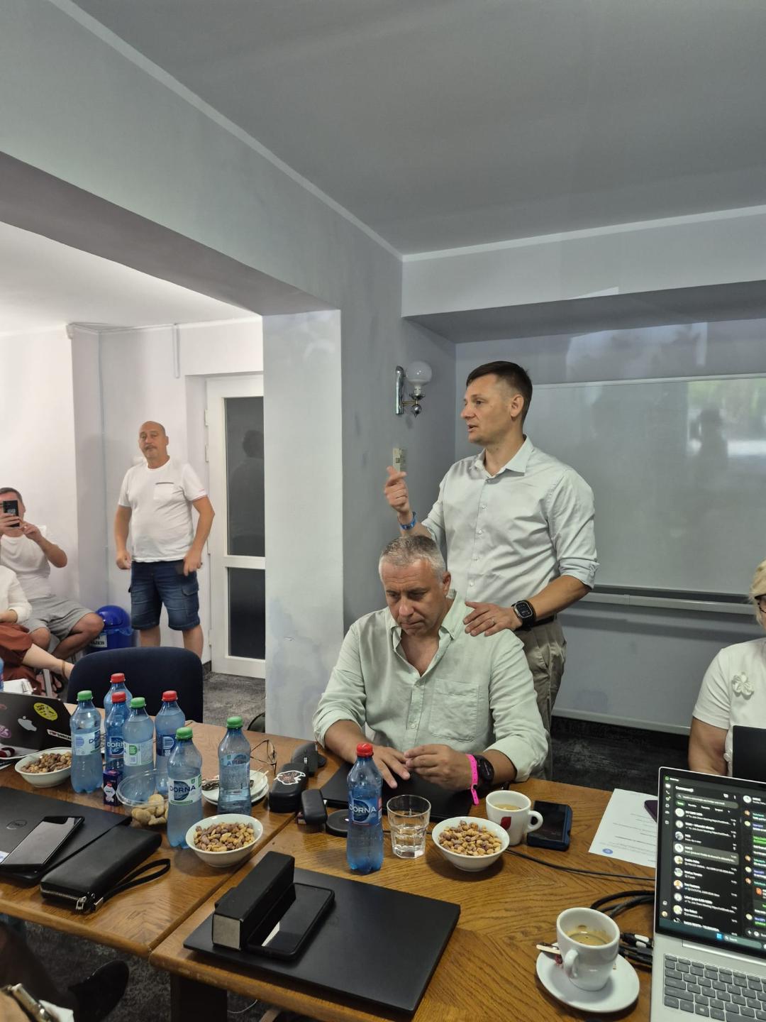 Discriminarea începe rareori cu un conflict. De cele mai multe ori începe cu tăcerea. — 2